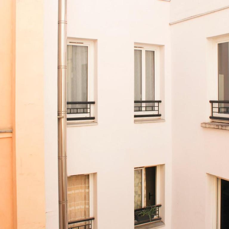 Apartment with balcony in the 9th arrondissement - Apartment - 11