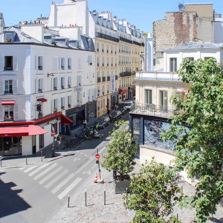Apartment with balcony in the 9th arrondissement - Apartment - 12