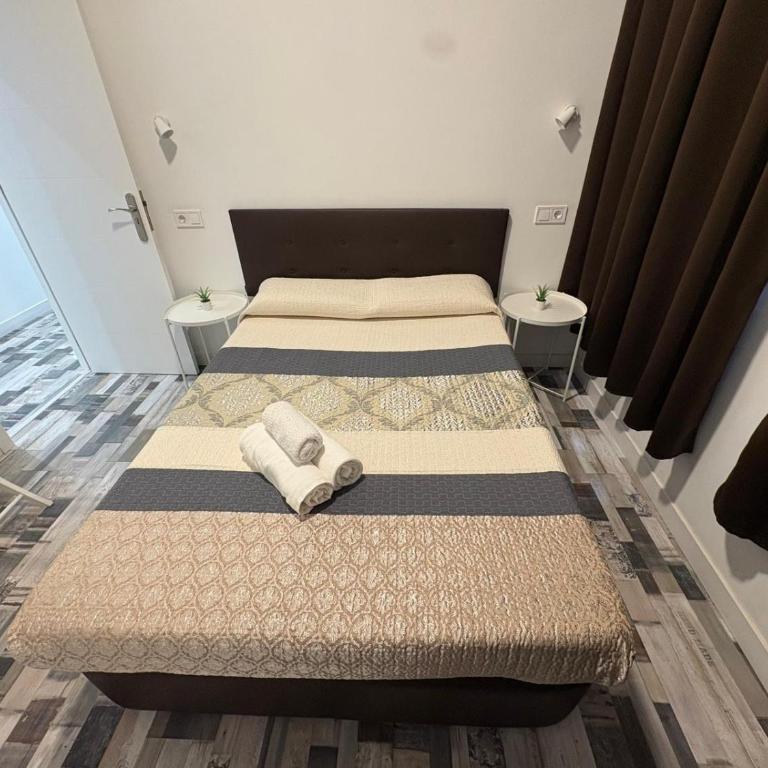HOSTAL ANDREA GRANVIA - Habitación Doble Pequeña - 10