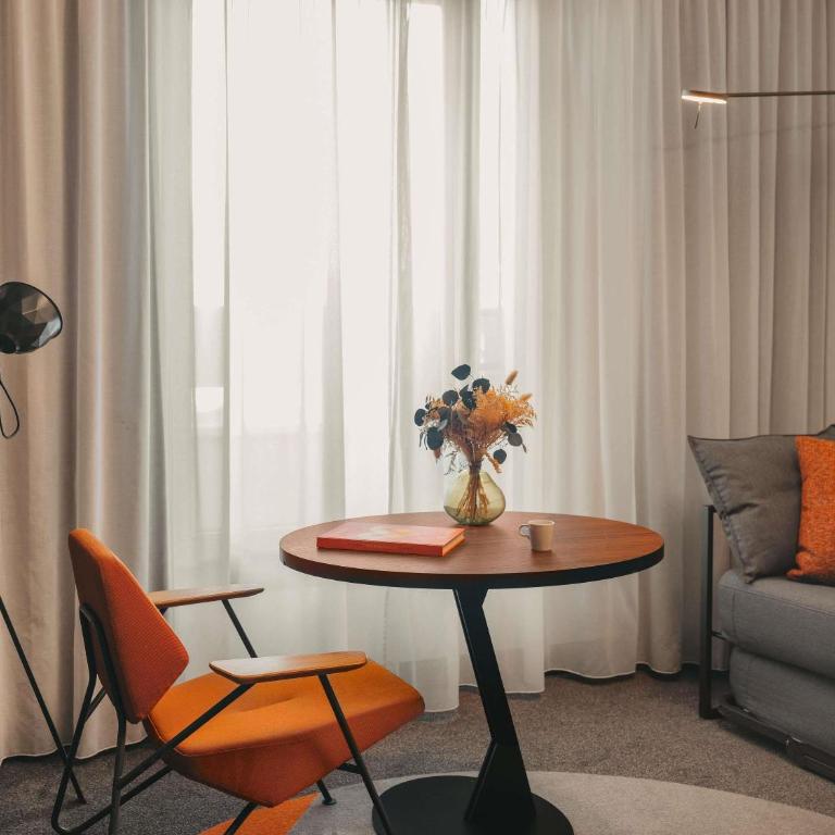 Novotel Paris Vaugirard Montparnasse - Suite Supérieure avec Lit Double et Canapé Double - 10