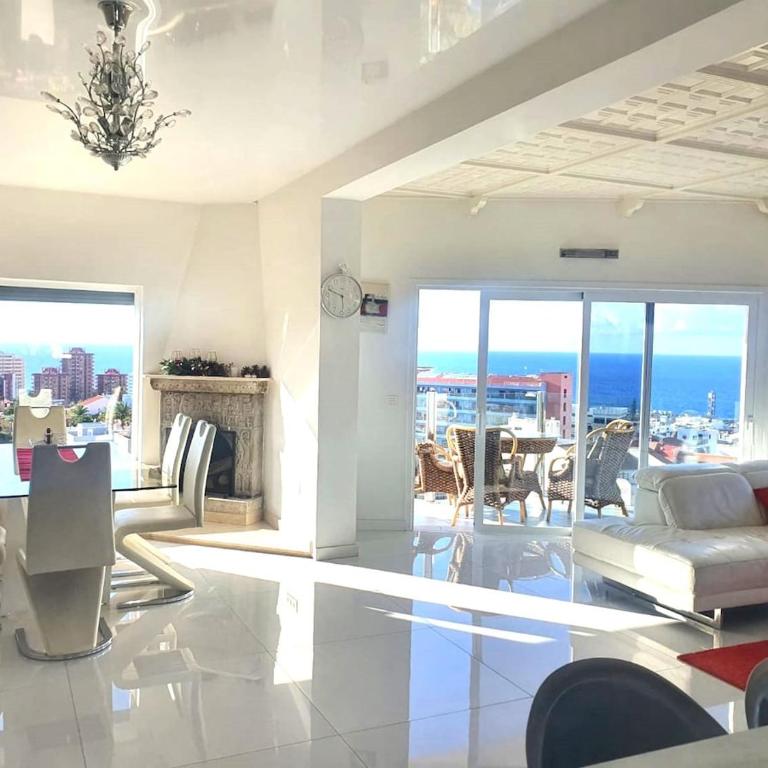 Modern Panoramic Villa with Pool & Terrace - Casa de 3 dormitorios - 12
