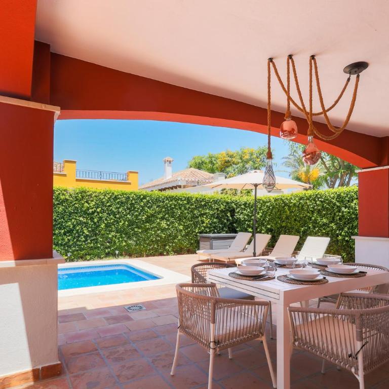 Golf Retreat with BBQ and Private Pool - Casa de 2 dormitorios - 33