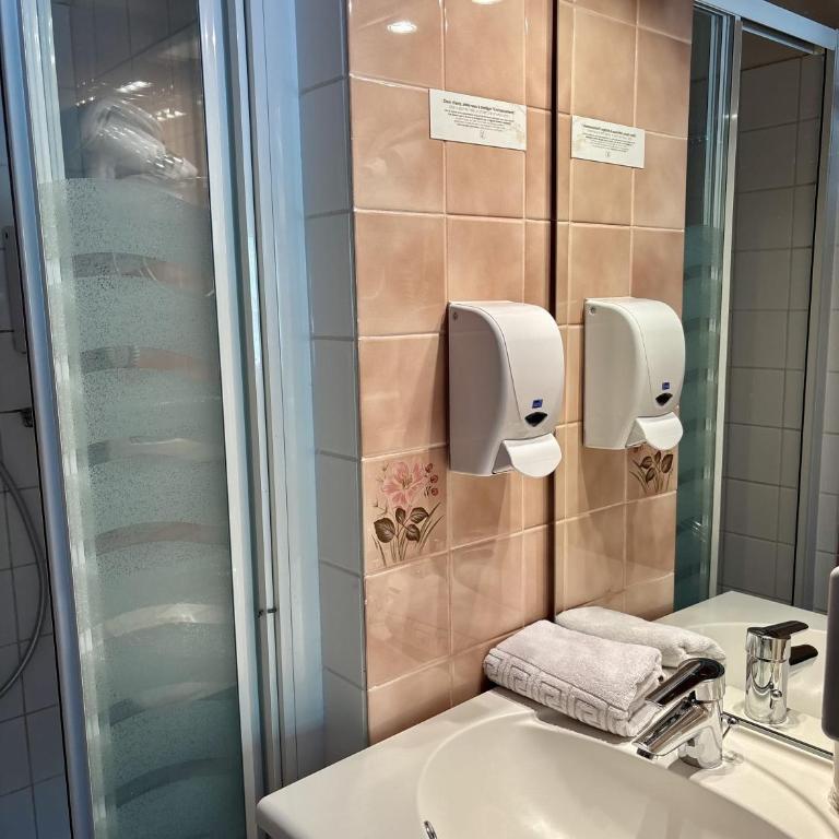 chalet des roches - Chambre Quadruple - Vue sur Jardin - 3