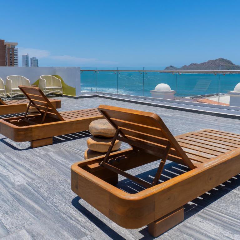 Departamento de lujo en Zona Dorada, Alberca Infinity, A 1 cuadra de la playa - Two-Bedroom Apartment with Balcony - 4