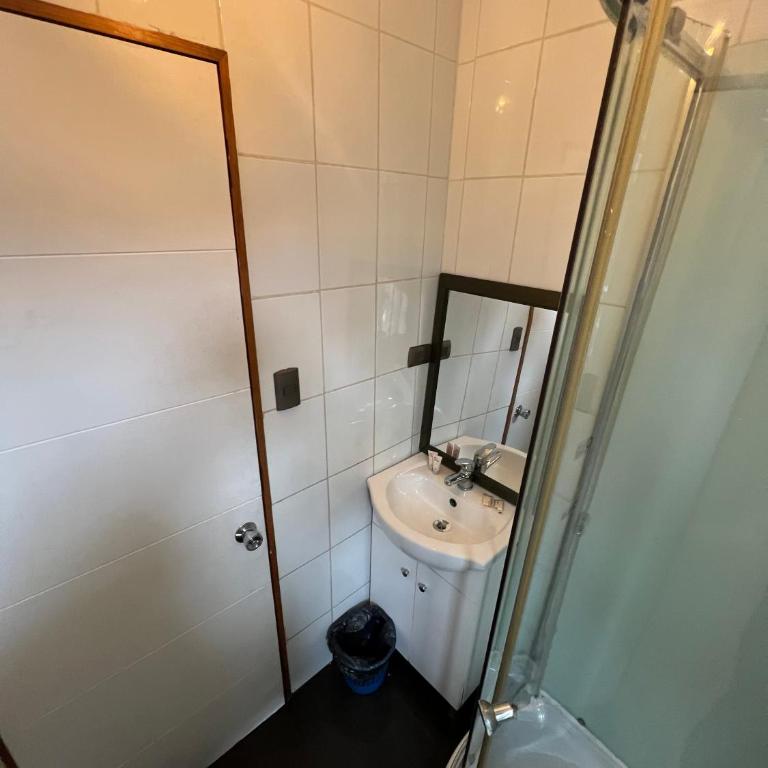 VOY Hostales - Oriente - Habitación Cuádruple con baño privado - 6