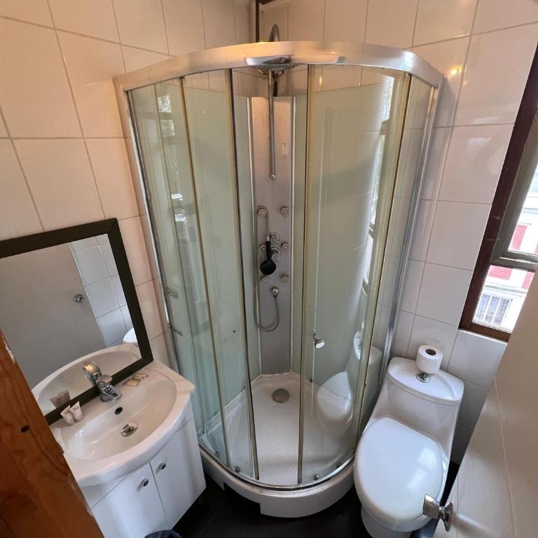VOY Hostales - Oriente - Habitación Cuádruple con baño privado - 7