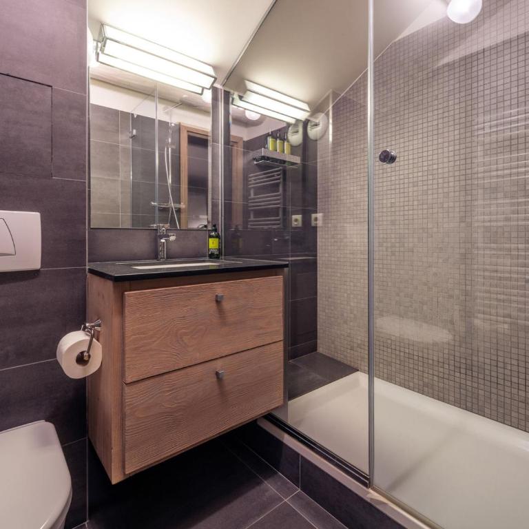 Chalet familial proche pistes et commerces, 4 chambres, accepte animaux - FR-1-566-76 - Chalet - 9