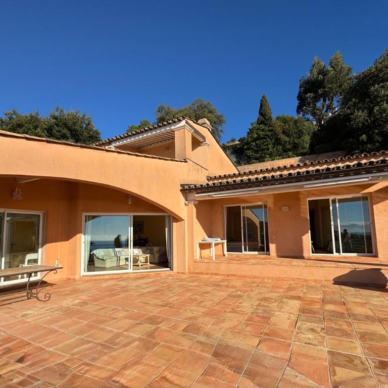 Beautiful villa with 180-degree sea views! - Villa - 4