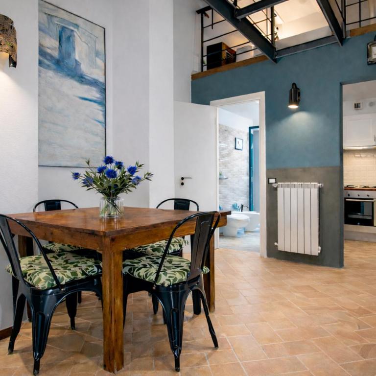 Glass Bridge Design Loft con Patio Privato - Vicino Stazione, Tram e Centro - Parcheggio Auto H24 a 6 minuti a Piedi - No ZTL - Appartamento con 1 Camera da Letto - 8