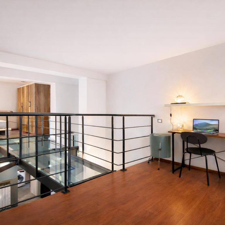 Glass Bridge Design Loft con Patio Privato - Vicino Stazione, Tram e Centro - Parcheggio Auto H24 a 6 minuti a Piedi - No ZTL - Appartamento con 1 Camera da Letto - 13