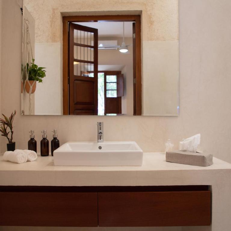 Casa Zunum Stylish gem with pool in Merida Centro - Three-Bedroom Villa - 9