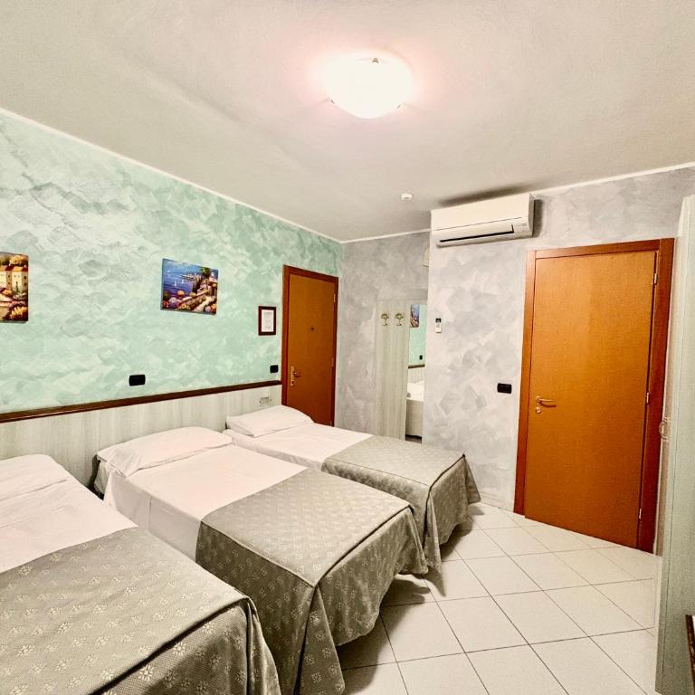 Albergo Posta - Camera Matrimoniale con Letto Supplementare - 6