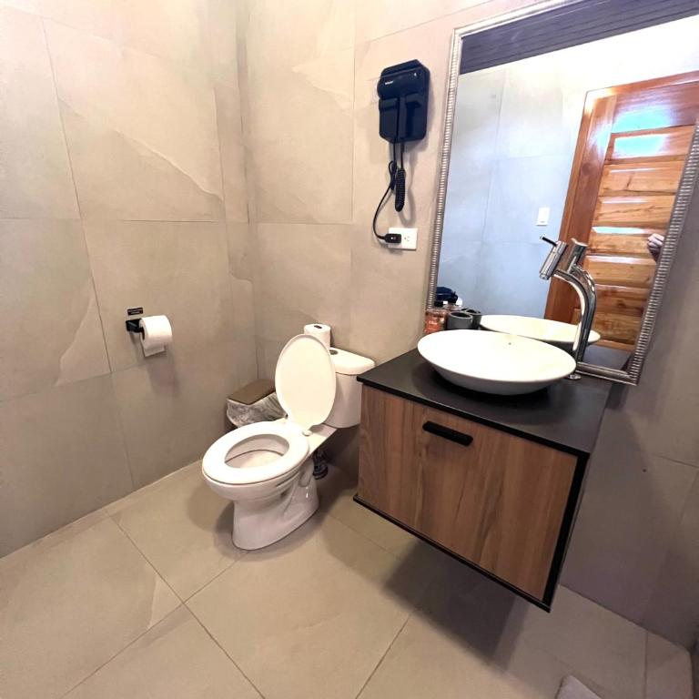 Black Pearl - Double or Twin Room with Private Bathroom - 3