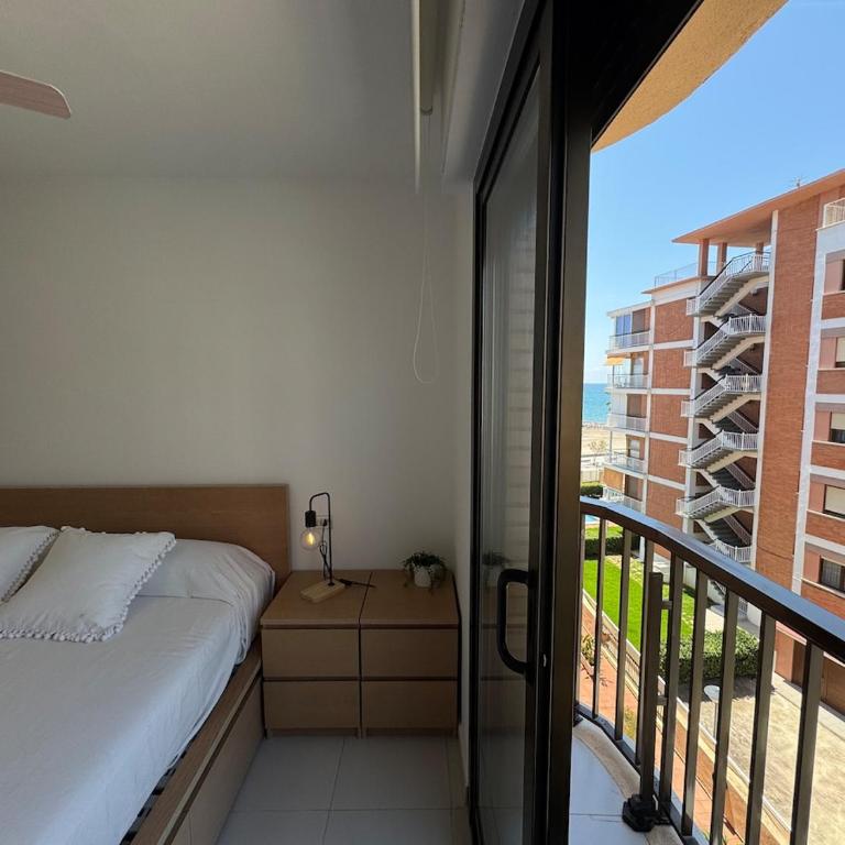 Beachfront apartment with a pool - Three-Bedroom Apartment with Sea View - 12