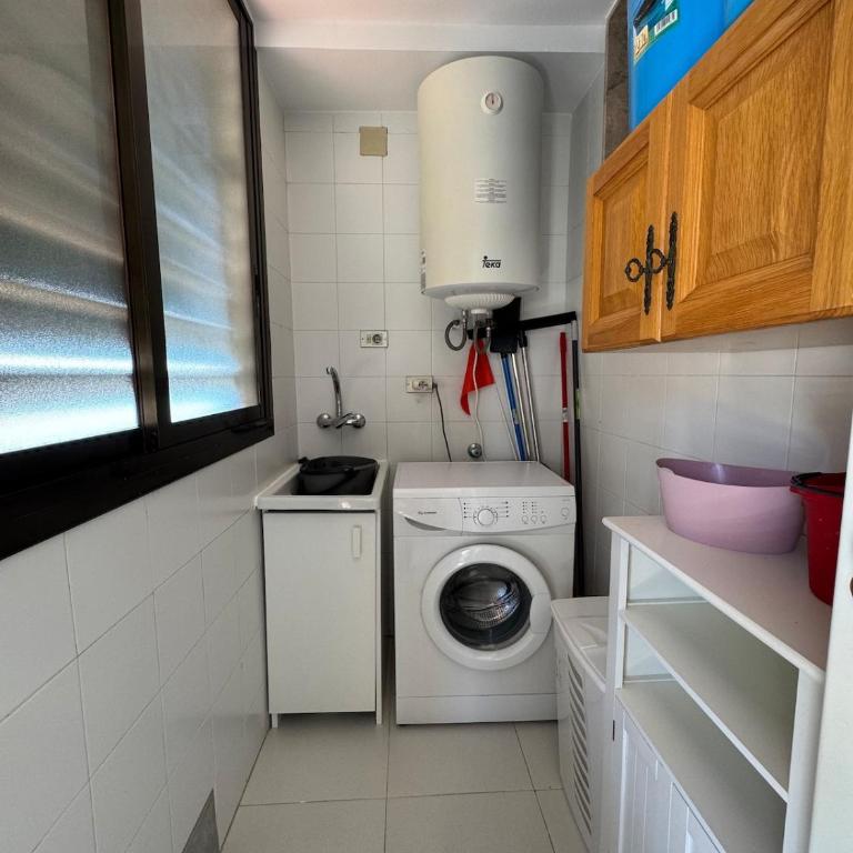 Beachfront apartment with a pool - Three-Bedroom Apartment with Sea View - 13