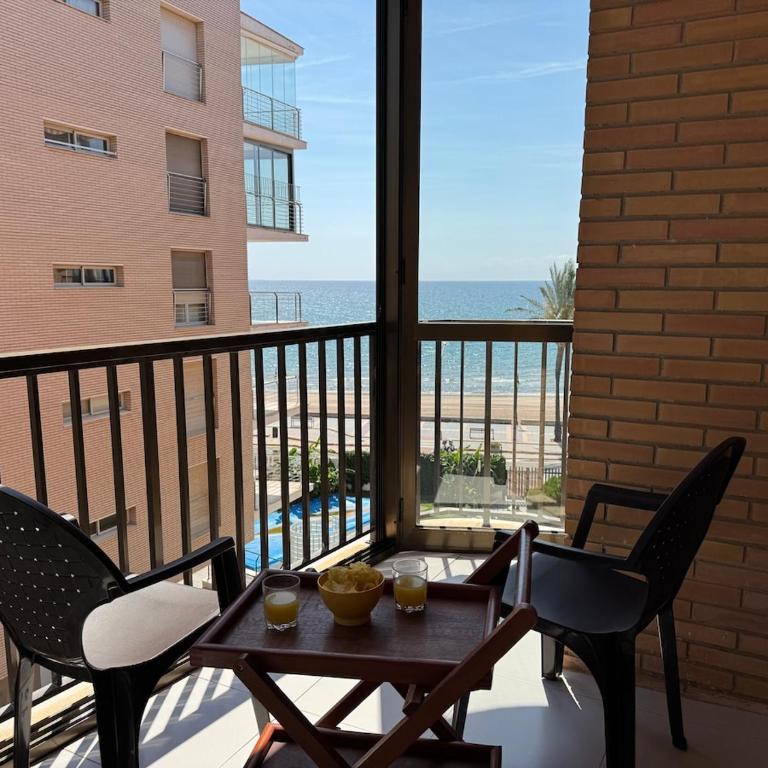 Beachfront apartment with a pool - Three-Bedroom Apartment with Sea View - 19