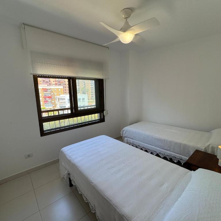 Beachfront apartment with a pool - Three-Bedroom Apartment with Sea View - 21