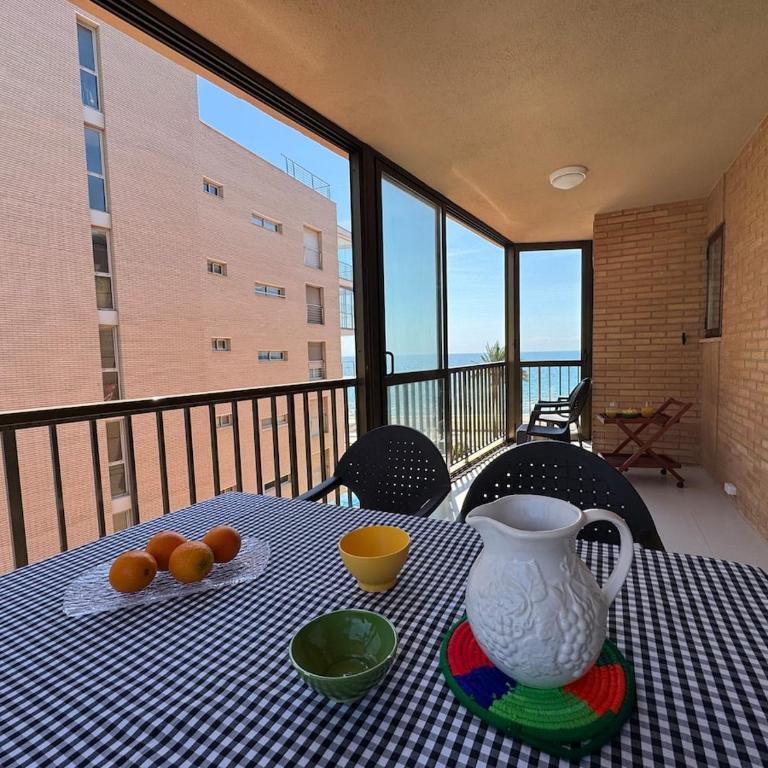 Beachfront apartment with a pool - Three-Bedroom Apartment with Sea View - 26