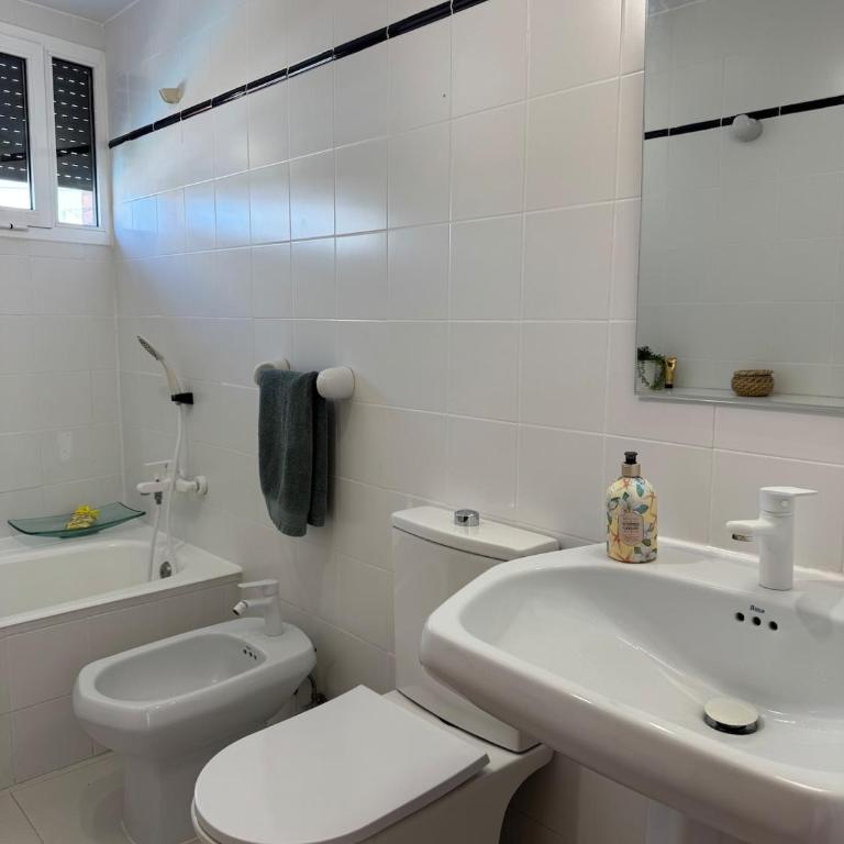 Beachfront apartment with a pool - Three-Bedroom Apartment with Sea View - 28