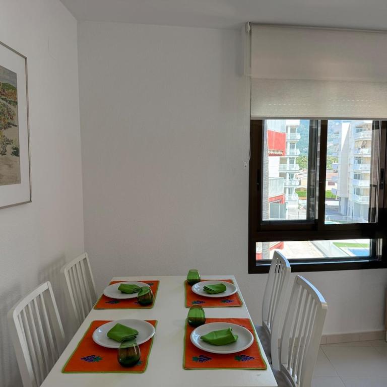 Beachfront apartment with a pool - Three-Bedroom Apartment with Sea View - 30