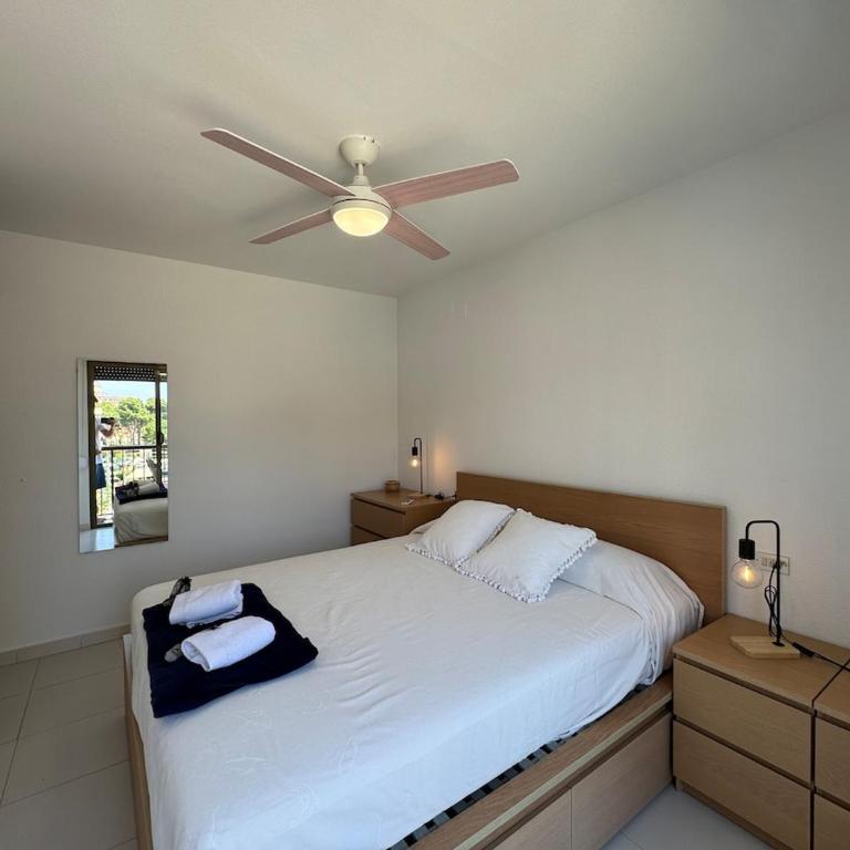 Beachfront apartment with a pool - Three-Bedroom Apartment with Sea View - 31