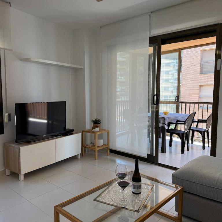 Beachfront apartment with a pool - Three-Bedroom Apartment with Sea View - 32