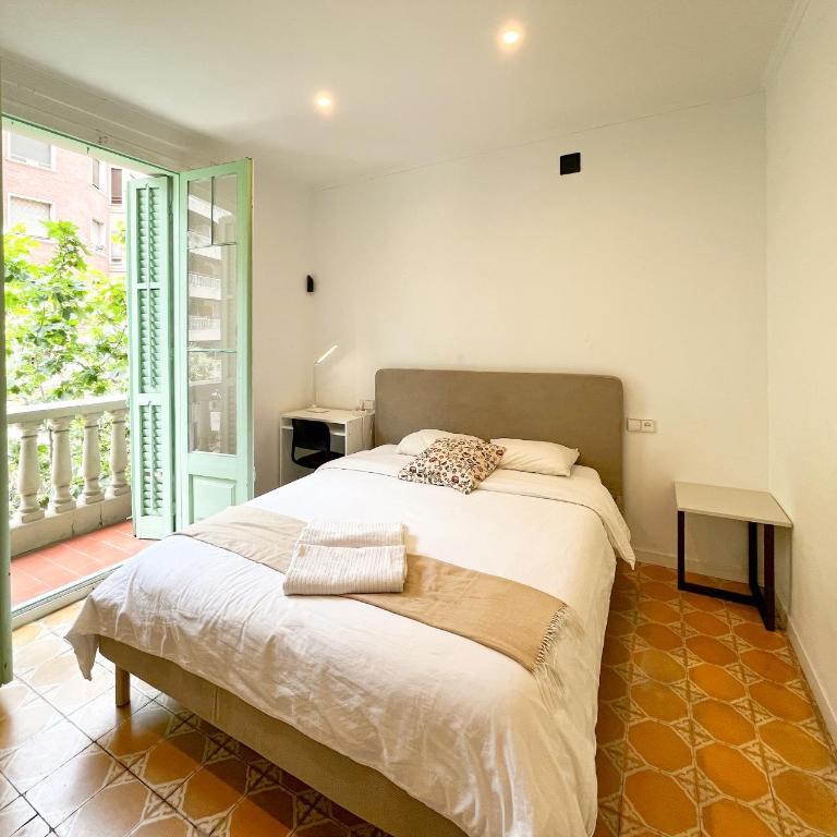 Classic Apartment Center Eixample - Apartamento de 2 dormitorios con balcón - 1