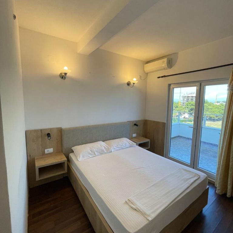 Mona Ulcinj - Deluxe Double Room with Side Sea View - 4