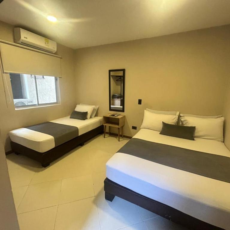 Hotel Villa Real 70 Laureles - Superior Triple Room - 4