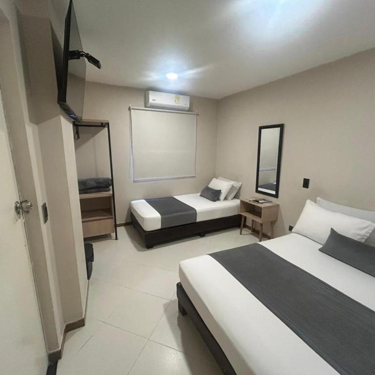Hotel Villa Real 70 Laureles - Superior Triple Room - 3