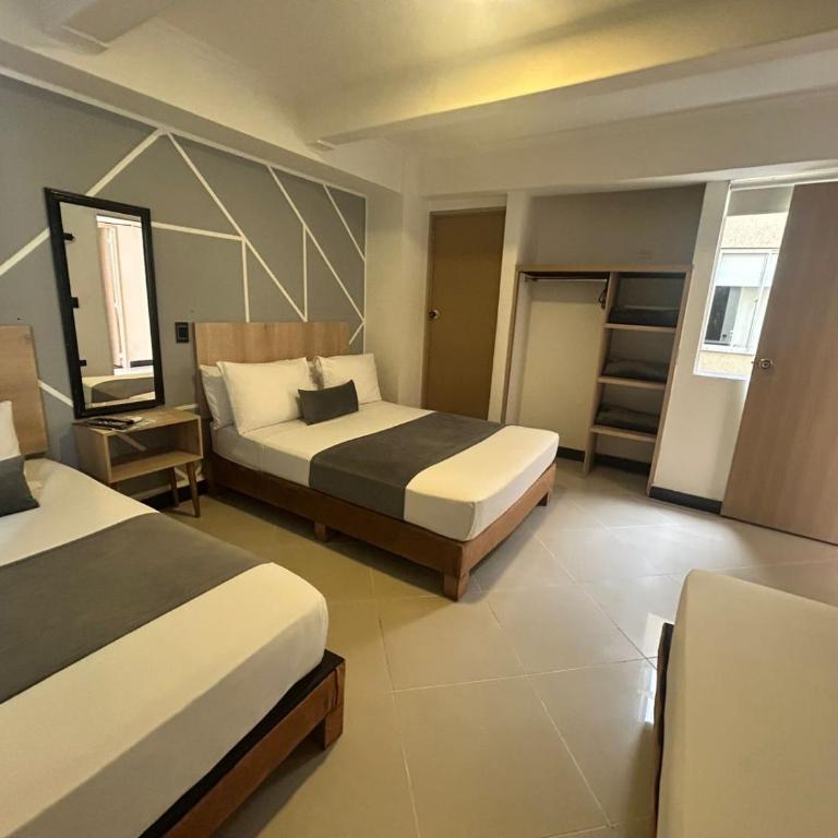 Hotel Villa Real 70 Laureles - Superior Quadruple Room - 6