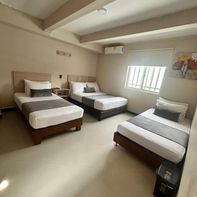 Hotel Villa Real 70 Laureles - Superior Quadruple Room - 8