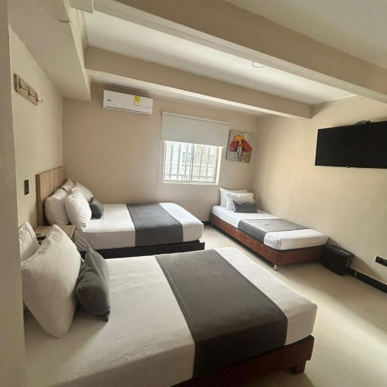 Hotel Villa Real 70 Laureles - Superior Quadruple Room - 9