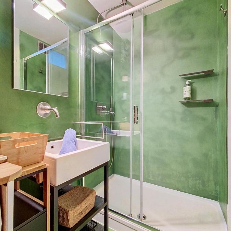 Two bedroom apartment, Hypercenter, terrace Mont Blanc, parking - Two-Bedroom Apartment - 21