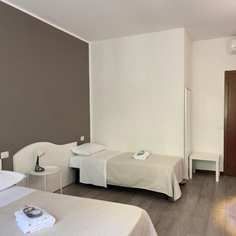 Guest House Brianza Room - Camera Matrimoniale Standard con Bagno in Comune - 3
