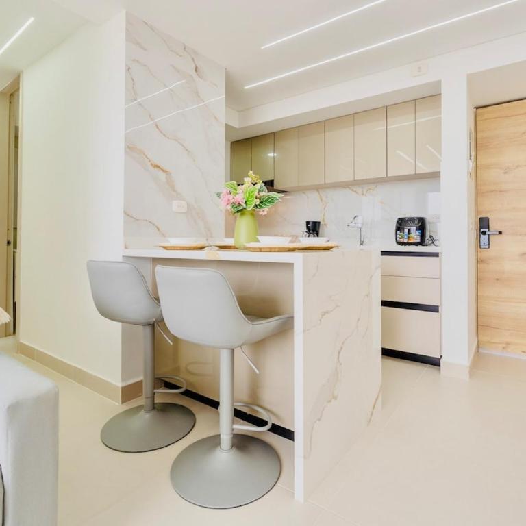 Ivory Tide, Sea View, Pool & Coastal Calm - Three-Bedroom Apartment with Sea View - 8