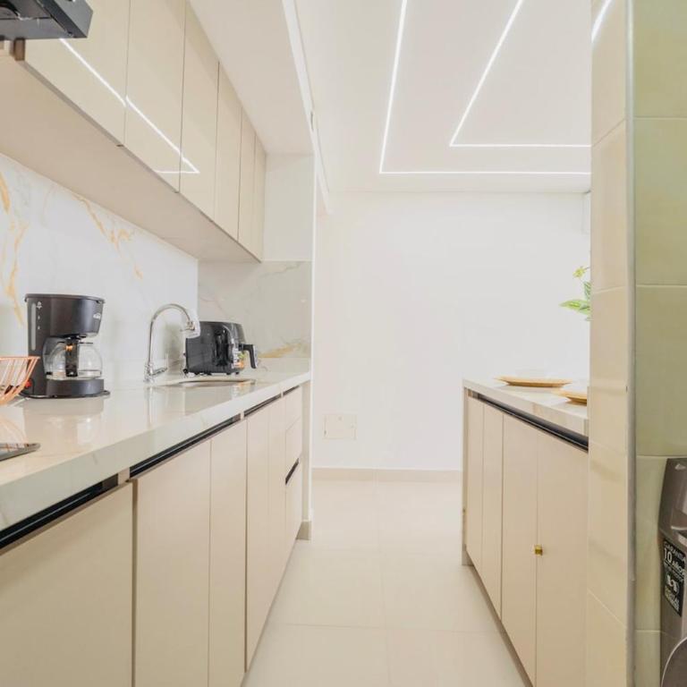 Ivory Tide, Sea View, Pool & Coastal Calm - Three-Bedroom Apartment with Sea View - 14