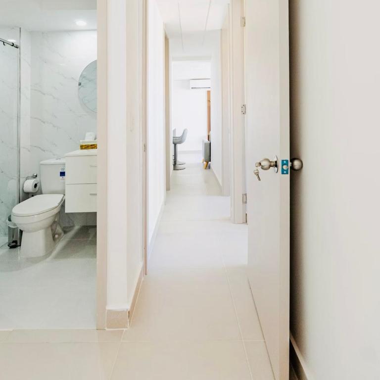 Ivory Tide, Sea View, Pool & Coastal Calm - Three-Bedroom Apartment with Sea View - 15