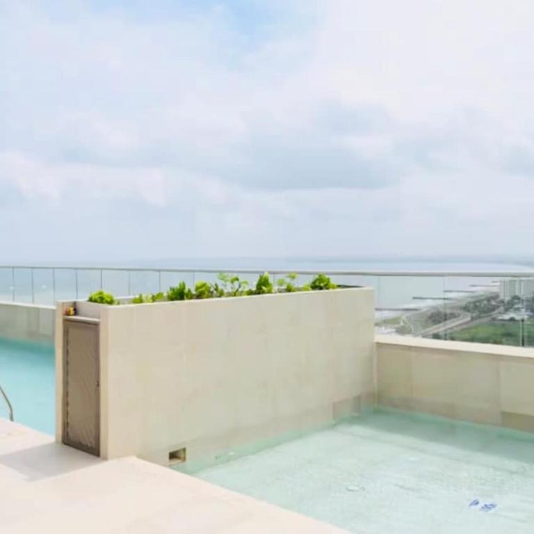 Ivory Tide, Sea View, Pool & Coastal Calm - Three-Bedroom Apartment with Sea View - 16