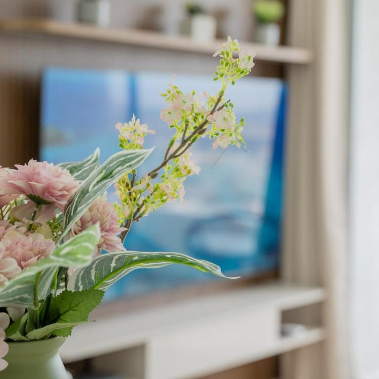 Ivory Tide, Sea View, Pool & Coastal Calm - Three-Bedroom Apartment with Sea View - 21