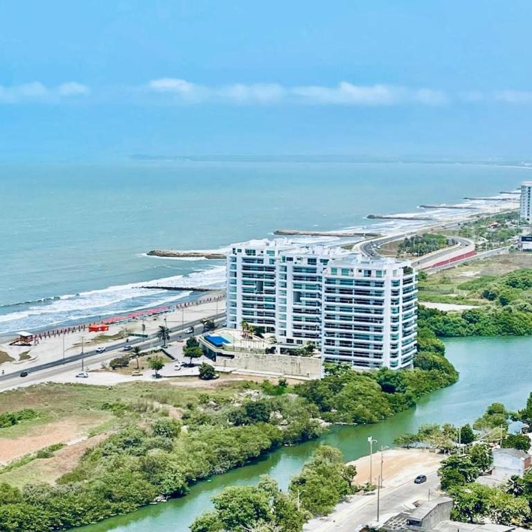 Ivory Tide, Sea View, Pool & Coastal Calm - Three-Bedroom Apartment with Sea View - 31