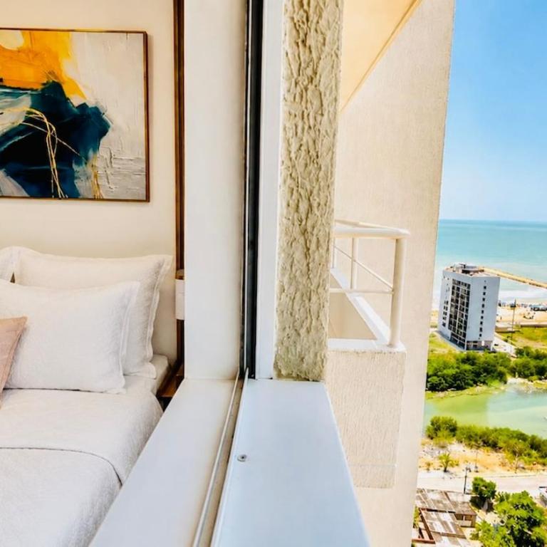Ivory Tide, Sea View, Pool & Coastal Calm - Three-Bedroom Apartment with Sea View - 33