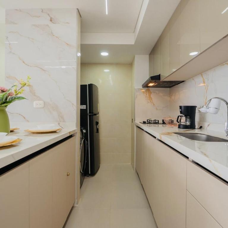Ivory Tide, Sea View, Pool & Coastal Calm - Three-Bedroom Apartment with Sea View - 38