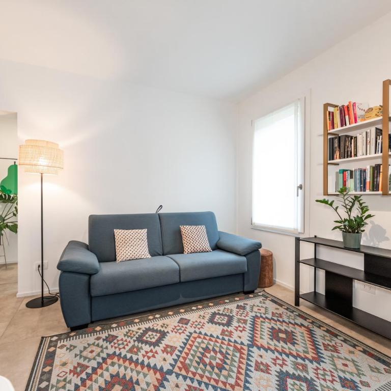 Elegant City-Center Apartment in Villa - Private Parking - Apartamento de 1 dormitorio - 2