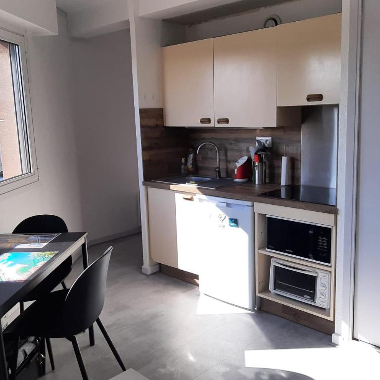 Bright studio 300m from beach with balcony - Appartamento - 6