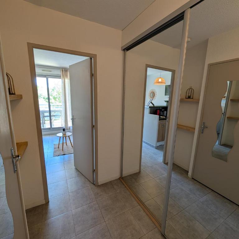 NEW Solex Studio climatisé parking Antibes Gare Port Fort Carré - One-Bedroom Apartment - 10