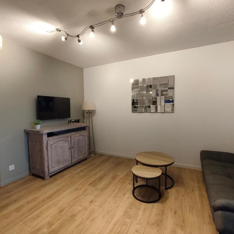 Appartement rénové vue lac et canigou 4 pers clim piscine - One-Bedroom Apartment - 12