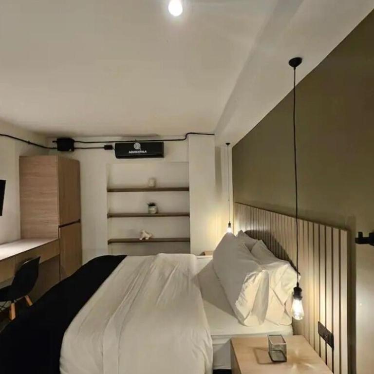 Gray Chill Room in El Poblado, Medellin - One-Bedroom Apartment - 1
