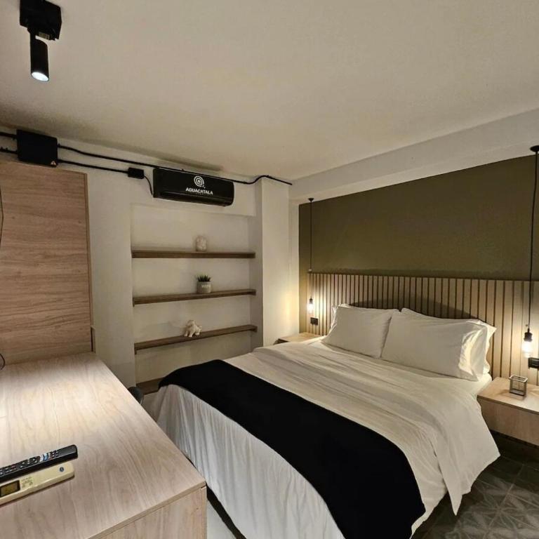 Gray Chill Room in El Poblado, Medellin - One-Bedroom Apartment - 2
