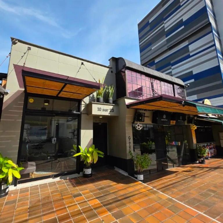 Gray Chill Room in El Poblado, Medellin - One-Bedroom Apartment - 4